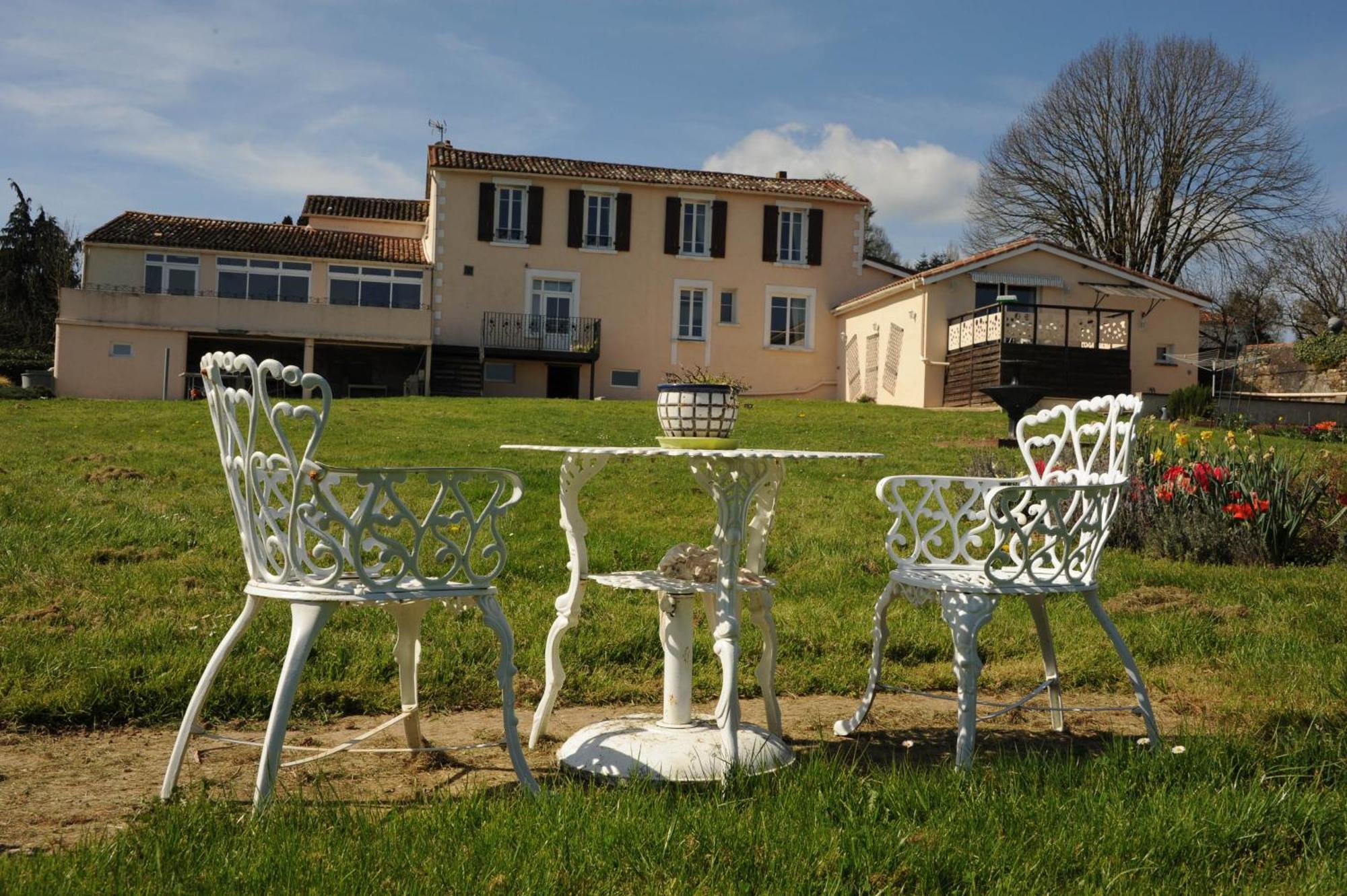 La Marmotte A Queue Plate Bed & Breakfast Le Beugnon Exterior photo